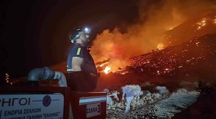 Πύρινος εφιάλτης στον νότο του Ρεθύμνου – Επείγουσα ανακοίνωση από το 112 ! Ολονύχτια μάχη με τις φλόγες δίνουν οι πυροσβέστες για την φωτιά που ξέσπασε στο Ρέθυμνο