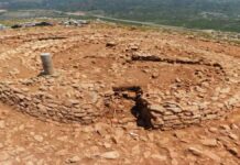 Σοκ και δέος από τα αρχαία σε λόφο στο Καστέλι – Άφωνοι οι αρχαιολόγοι μιλούν και για ιερό, ενώ το Υπουργείο Πολιτισμού ψάχνει λύση με φόντο το αεροδρόμιο