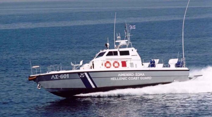 Κρήτη: Κάθειρξη… 288 ετών και χρηματική ποινή €4 εκατ. σε δύο Αιγύπτιους διακινητές μεταναστών! Οι δύο Αιγύπτιοι είχαν συλληφθεί τον Ιανουάριο για διακίνηση 40 μεταναστών, ανάμεσά τους και πέντε ανήλικοι, με λέμβο, νότια της Γαύδου