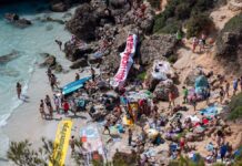 Συγκλονιστικά περιστατικά στη Μαγιόρκα: Ντόπιοι διώχνουν τους τουρίστες από τις παραλίες – «Φύγετε, φύγετε, φύγετε!» (Βίντεο)