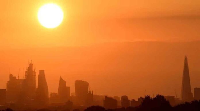 Καύσωνας : Πως επηρεάζει τον ανθρώπινο οργανισμό – Γιατί θεωρείται ένα από τα πιο επικίνδυνα φαινόμενα; Καύσωνας : Πως επηρεάζει τον ανθρώπινο οργανισμό