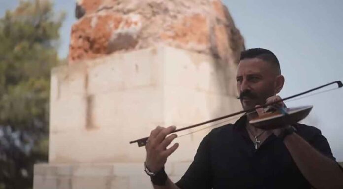 «Ελληνική γης»: Το νέο τραγούδι του Μανώλη Αγγελάκη για τα 50 χρόνια από τη Τουρκική εισβολή στη Κύπρο (βίντεο)