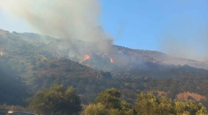 Μαίνεται ανεξέλεγκτη η μεγάλη φωτιά στα Χανιά: Εκκενώθηκαν τέσσερις οικισμοί
