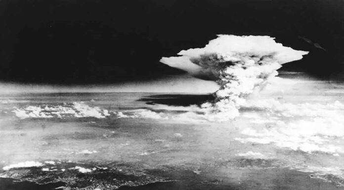 Το συγκλονιστικό χρονικό του ολέθρου στη Χιροσίμα το 1945: «Κανείς μας δεν ξέρει τι θα συμβεί, όταν πέσει η ατομική βόμβα»