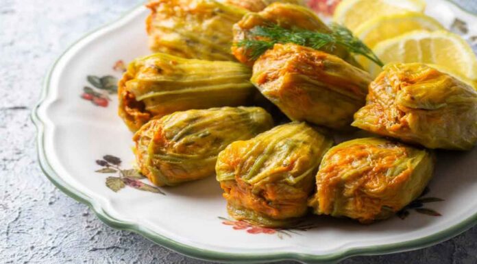 Κολοκυθοανθοί γεμιστοί με ρύζι και μυρωδικά στην κατσαρόλα!