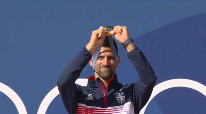 Η απονομή του χρυσού στον Djokovic (vid)