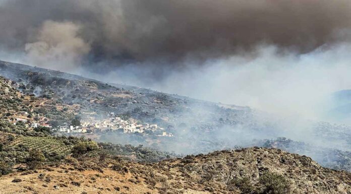 Φωτιά στο Ρέθυμνο: Αισιοδοξία για την πορεία της πυρόσβεσης, παρά τις μικρές αναζωπυρώσεις – Ανυπολόγιστη η καταστροφή (vid, pics)