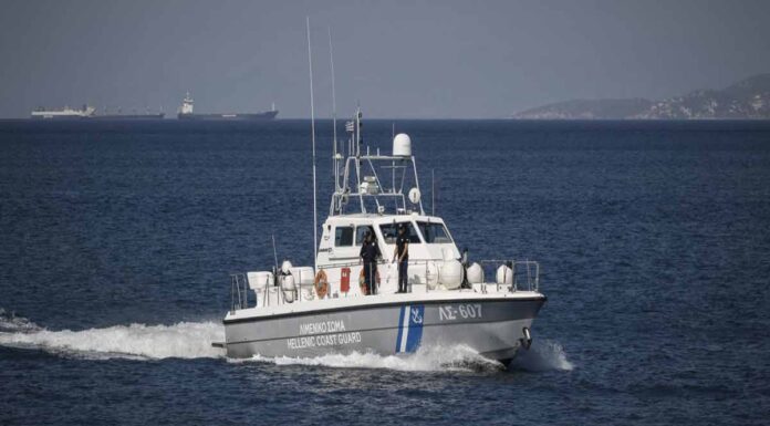 Σύμη: Εισαγγελέας διέταξε τη σύλληψη του λιμενικού που πυροβόλησε κατά λαθροδιακινητή που τους εμβόλισε