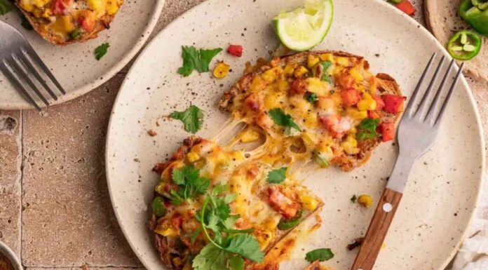 Αυτό το πικάντικο τοστ με καλαμπόκι και τυρί είναι το απόλυτο σνακ Αυτό το πικάντικο τοστ με καλαμπόκι και τυρί ντροπιάζει κάθε άλλο σνακ.