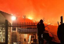 Τραγωδία στο Ξυλόκαστρο: Δύο νεκροί από τη φωτιά – Στα 30 χλμ. το πύρινο μέτωπο