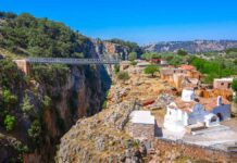 Στα Χανιά η 2η υψηλότερη γέφυρα της Ευρώπης με θέα που… κόβει την ανάσα! | Video Η «Γέφυρα της Αράδαινας» βρίσκεται πάνω από το φαράγγι της Αράδαινας στα Χανιά