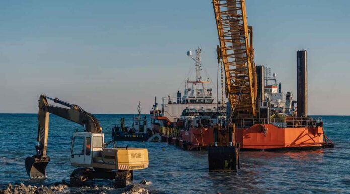 Κρίσιμες ώρες για το ηλεκτρικό καλώδιο Κρήτης – Κύπρου: Έκτακτη συνάντηση στη Λευκωσία παρουσία Σκυλακάκη