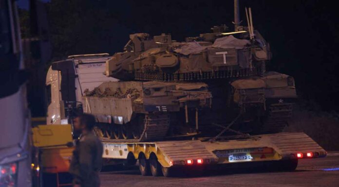 Λίβανος: Χερσαία επιδρομή του Ισραήλ με σφυροκόπημα από αέρος – «Στοχεύσαμε στρατιώτες» λέει η Χεζμπολάχ