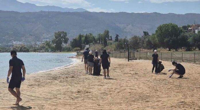 Πλήρωμα από κρουαζιερόπλοιο καθάρισε την παραλία του Βλητέ (φωτο)