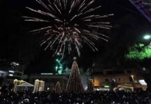 Χριστούγεννα στο Ηράκλειο: Με τους Onirama η φωταγώγηση του χριστουγεννιάτικου δέντρου – «Βουλιάζει» από κόσμο η πλατεία (pics, vid)