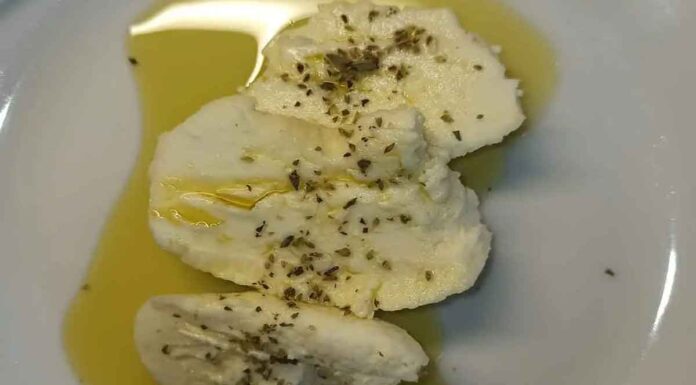 Η συνταγή/Φώτο είναι από την κ. Ελένη Μηλιαρά Σπαντιδάκη – “Οι Νέες Συνταγές της Μελι-τζ-Άννας.”