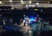 ΗΠΑ: Επιβατικό αεροσκάφος συγκρούστηκε με στρατιωτικό ελικόπτερο – Ανασύρθηκαν 18 σοροί
