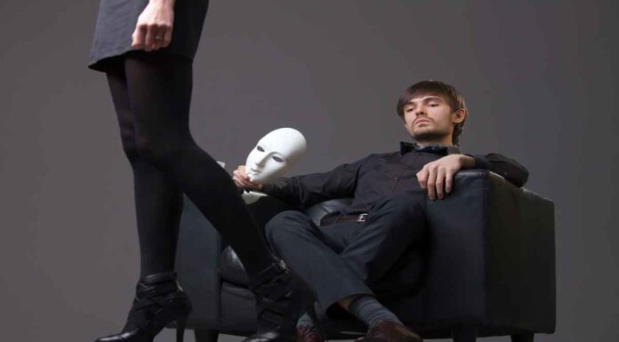 Αν κάποιος εμφανίσει αυτά τα 7 σημάδια, σας ζηλεύει κρυφά