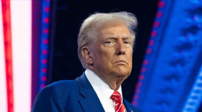 Η ιστορική δεύτερη ορκωμοσία του Τραμπ: Το πρόγραμμα, οι καλεσμένοι και η έναρξη μίας νέας – αβέβαιης – εποχής Η ιστορική δεύτερη ορκωμοσία του Τραμπ