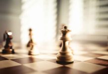 Χαζός είναι όποιος υποτιμά τη νοημοσύνη του άλλου