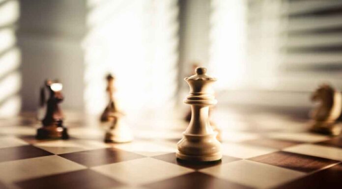 Χαζός είναι όποιος υποτιμά τη νοημοσύνη του άλλου