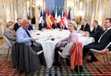 Σύνοδος Παρισιού: Ευρωπαίοι ηγέτες επιχειρούν να δείξουν αντανακλαστικά έναντι ΗΠΑ και Ρωσίας Σύνοδος Παρισιού: Ευρωπαίοι ηγέτες