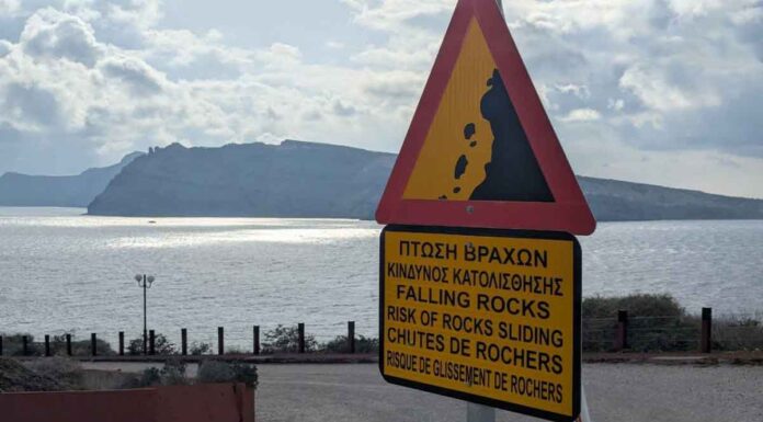 LIVE BLOG Σαντορίνη: Συνεχείς δονήσεις μετά τα 5,2R – Έξι σεισμοί άνω των 4 Ρίχτερ σε μιάμιση ώρα