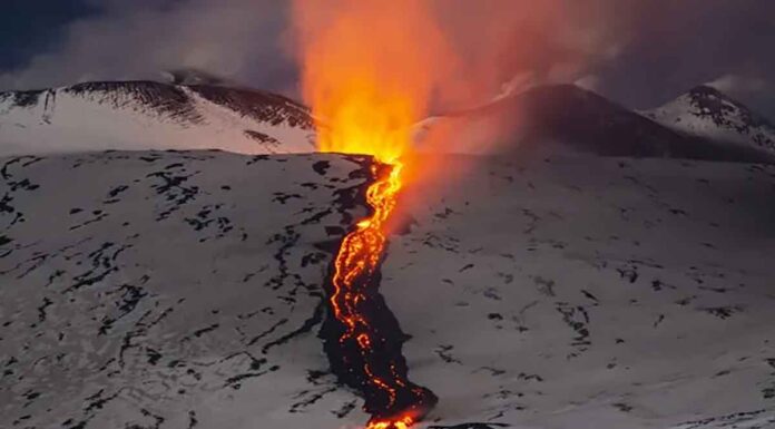 Η Αίτνα βρυχάται. Απο το πασίγνωστο ηφαίστειο ρέει λάβα (video)