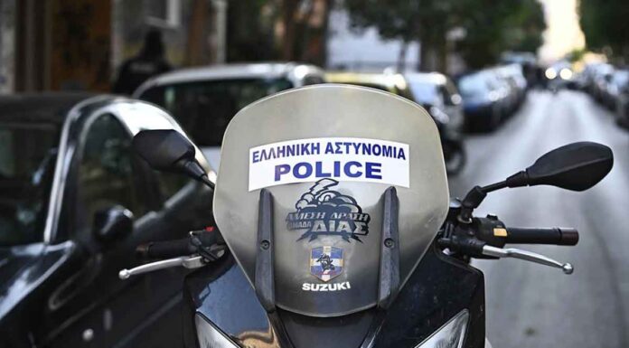 Γυναίκες έκλεψαν τον σταυρό άνδρα που είχε σταματήσει σε φανάρι σε δρόμο του Ηρακλείου – Αναζητούνται από τις Αρχές