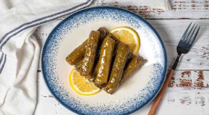 Ντολμαδάκια γιαλαντζί για την Καθαρά Δευτέρα Ντολμαδάκια γιαλαντζί για την Καθαρά Δευτέρα