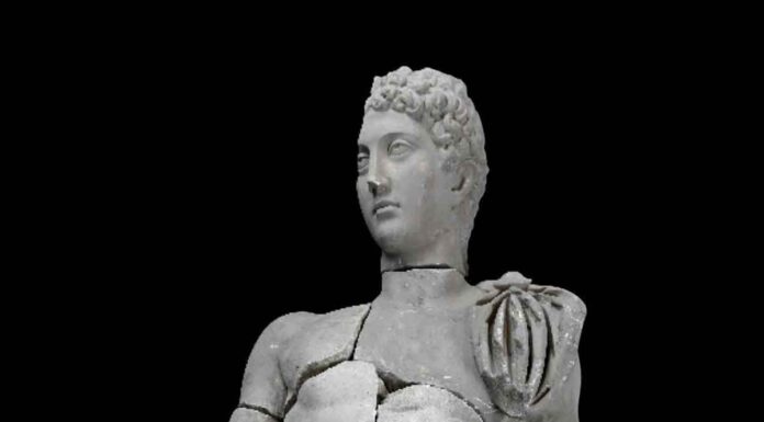 Εντυπωσιακή αρχαιολογική ανακάλυψη: Αποκαλύφθηκε Άγαλμα του Ερμή σε αρχαία ελληνική πόλη (φωτο-βίντεο)