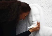 Κυριακή Γρίβα: Σε κλίμα συγκίνησης τα αποκαλυπτήρια του μνημείου της έξω από το ΑΤ Αγίων Αναργύρων