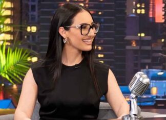 Η Klavdia έβγαλε τα γυαλιά και εντυπωσίασε τον Γρηγόρη Αρναούτογλου Η Klavdia έβγαλε τα γυαλιά και εντυπωσίασε τον Γρηγόρη Αρναούτογλου